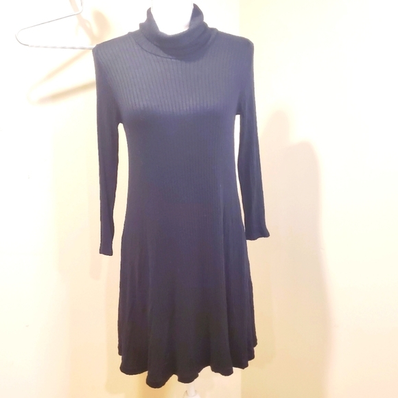 Soft and Sexy by American Eagle Outfitter turtleneck black long sleeve Dr… - Picture 1 of 10